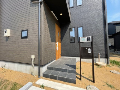 【エントランス】 | GRAFARE神栖市深芝南2号棟 | 【弊社、現地販売物件】完成いたしましたので、ご内覧可能です。