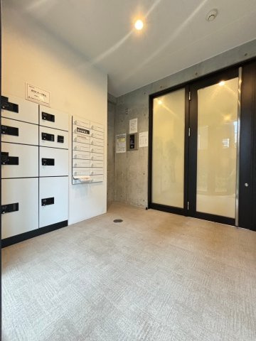「防音マンション」グランジット根岸ラシクラスのエントランス|毎日通るロビーはこのようになっています