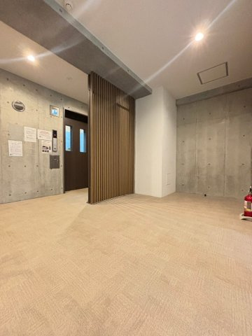 「防音マンション」グランジット根岸ラシクラスのロビー|ゆとりのあるロビーです