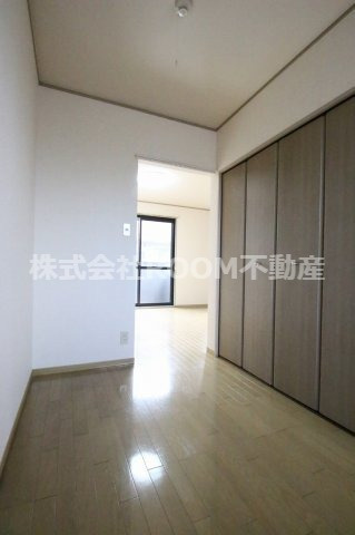 ルミエールの寝室|広くて明るい寝室