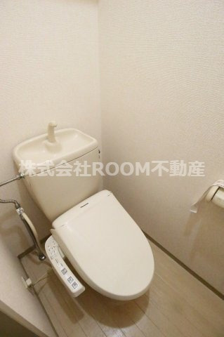 ルミエールのトイレ|落ち着いた色調のトイレです