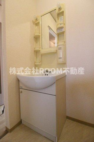 ルミエールの独立洗面台|朝の支度にも助かる、独立の洗髪洗面化粧台