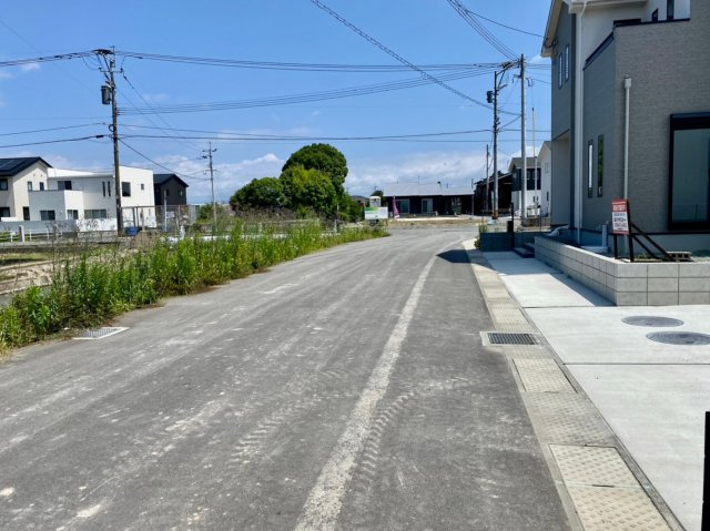 柳川市立石の新築一戸建の前面道路含む現地写真