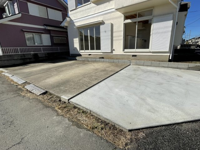 児玉郡上里町嘉美　中古の駐車場