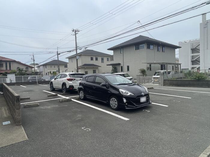 ラ・フルール西高松の駐車場
