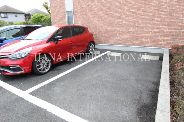 レオネクストセレーネの駐車場