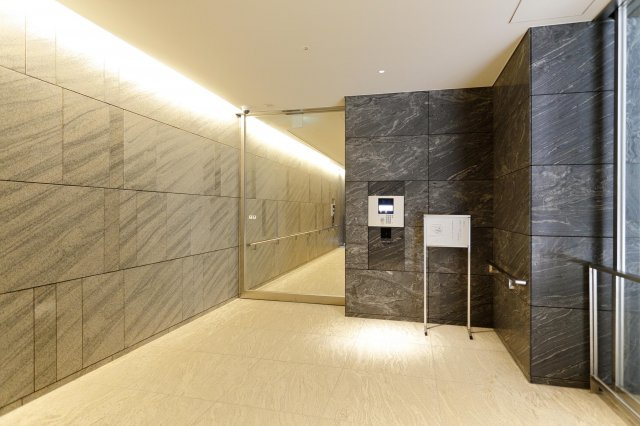 プラウドタワー小岩ファーストのエントランス