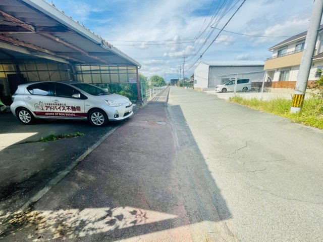 大川市大字中木室の中古一戸建の前面道路含む現地写真