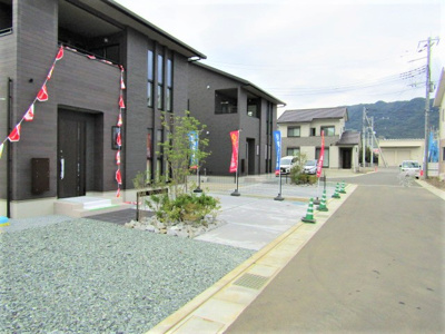 【前面道路含む現地写真】 | タマタウン向町　2号棟 | 前面道路含む現地写真です