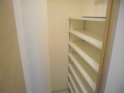 【玄関】 | センターマークスタワー | 玄関：シューズクロゼット※前回募集時の写真２０２１年４月撮影     （2021年4月撮影）