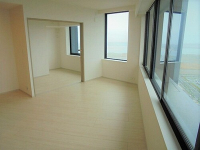 【その他】 | センターマークスタワー | その他部屋・スペース：リビングから洋室へ※前回募集時の写真２０２１年４月撮影     （2021年4月撮影）