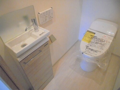 【トイレ】 | センターマークスタワー | トイレ：タンクレストイレ※前回募集時の写真２０２１年４月撮影     （2021年4月撮影）