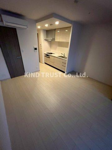 プレサンスロジェ天満橋リバーテラスの居間・リビング|こちらの居間で趣味の時間をお楽しみください