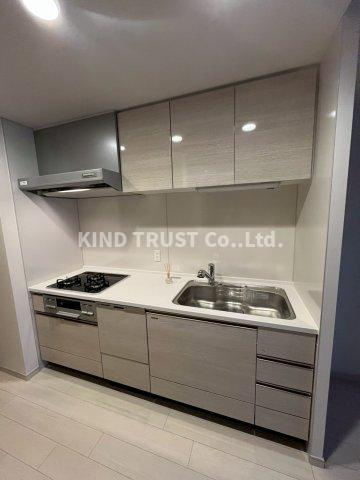 プレサンスロジェ天満橋リバーテラスのキッチン|コンパクトなキッチンで掃除もラクラク