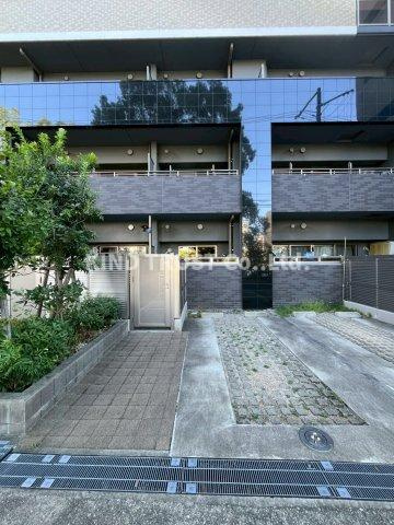 プレサンスロジェ天満橋リバーテラスの駐車場|駐車場があるので、車を買う予定の方も安心です