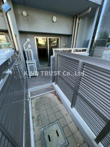 プレサンスロジェ天満橋リバーテラスのバルコニー|暖かな日差しのふりそそぐバルコニー