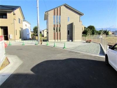 【前面道路含む現地写真】 | タマタウン貢川　5号棟 | 前面道路含む現地写真です