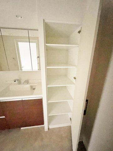 地下鉄烏丸線・東西線『烏丸御池』駅まで徒歩２分◆リビング床暖房完備◆１ＤＫ◆イーグルコート烏丸御池の洗面所|洗面室収納