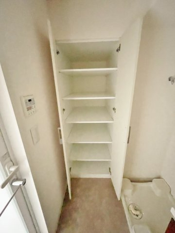 地下鉄烏丸線・東西線『烏丸御池』駅まで徒歩２分◆リビング床暖房完備◆１ＤＫ◆イーグルコート烏丸御池の洗面所|洗面室収納