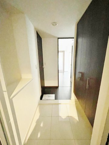 地下鉄烏丸線・東西線『烏丸御池』駅まで徒歩２分◆リビング床暖房完備◆１ＤＫ◆イーグルコート烏丸御池の玄関|玄関