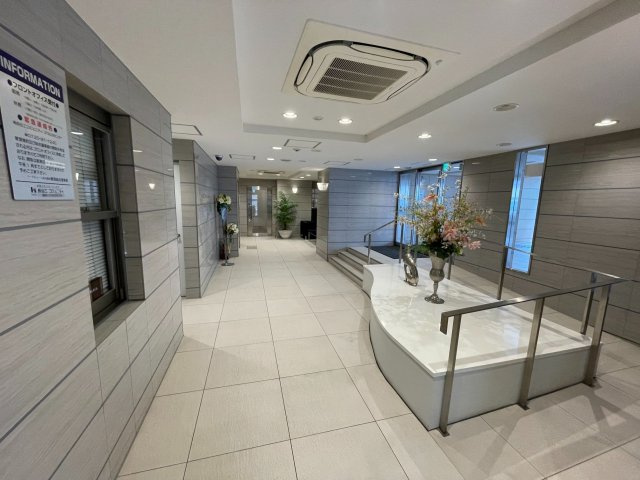 地下鉄烏丸線・東西線『烏丸御池』駅まで徒歩２分◆リビング床暖房完備◆１ＤＫ◆イーグルコート烏丸御池のエントランス|エントランス