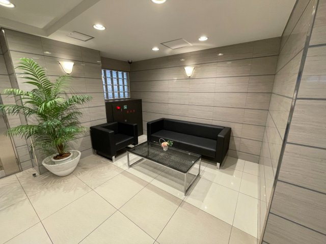 地下鉄烏丸線・東西線『烏丸御池』駅まで徒歩２分◆リビング床暖房完備◆１ＤＫ◆イーグルコート烏丸御池のエントランス|エントランス