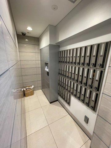 地下鉄烏丸線・東西線『烏丸御池』駅まで徒歩２分◆リビング床暖房完備◆１ＤＫ◆イーグルコート烏丸御池の設備|宅配ＢＯＸ、集合ポスト