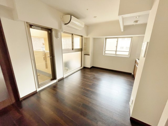 地下鉄烏丸線・東西線『烏丸御池』駅まで徒歩２分◆リビング床暖房完備◆１ＤＫ◆イーグルコート烏丸御池の居間・リビング|洋室