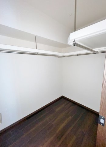 地下鉄烏丸線・東西線『烏丸御池』駅まで徒歩２分◆リビング床暖房完備◆１ＤＫ◆イーグルコート烏丸御池の収納|ウォークインクローゼット