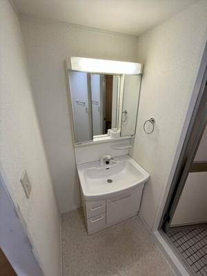 【洗面所】 | ライオンズマンションＭＡＸＩＭ大橋　★プライスホームなら仲介手数料0円です★ | 洗面所：洗面化粧台     （2022年6月撮影）