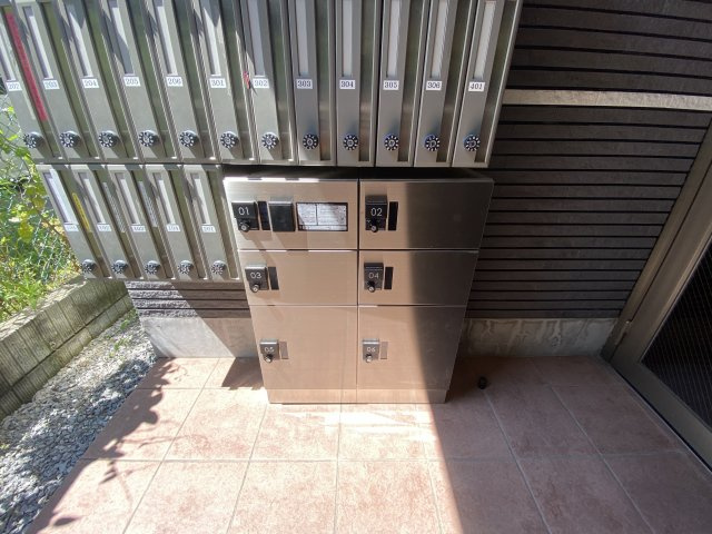 嬉しい宅配ボックス付き★