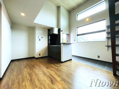 【居間・リビング】 | ESPRESSO清須 | こちらのリビングで趣味の時間をお楽しみください