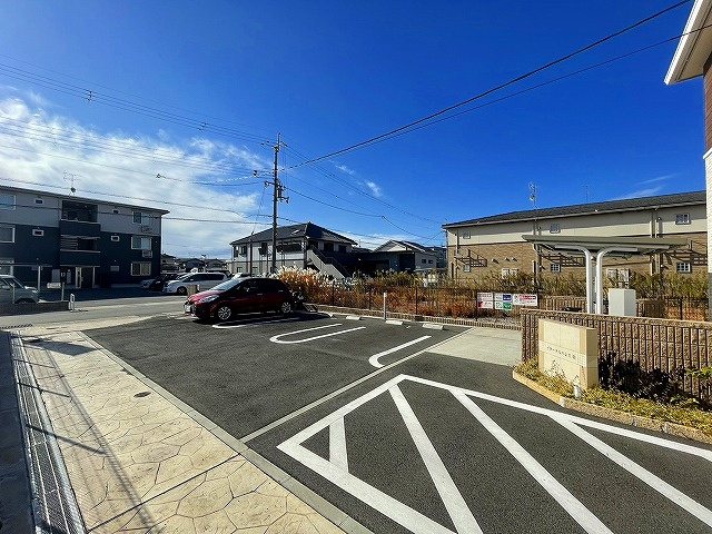 イターナルパレスⅢの駐車場|駐車場あります