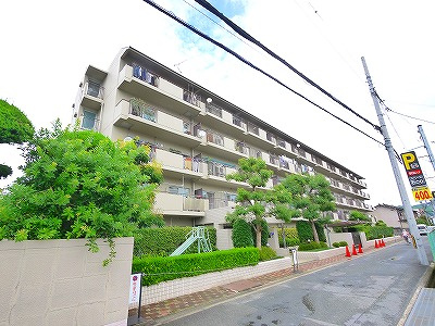 ローレルコート新大宮の外観|分譲マンションらしいしっかりとした外観です。