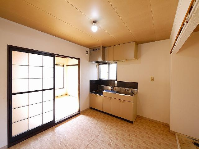ボヌール菅原町の内装|ゆったり過ごせる居間です