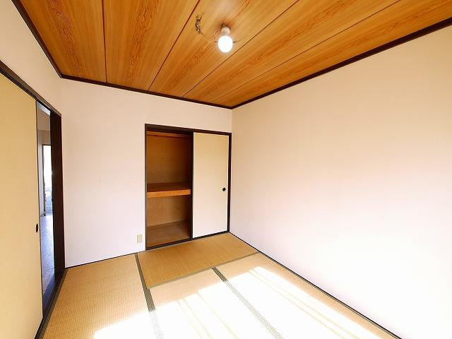 ボヌール菅原町の寝室|使い勝手のいい寝室です