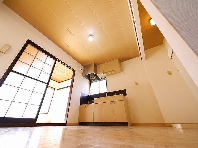 ボヌール菅原町の居間・リビング|ゆったり過ごせる居間です