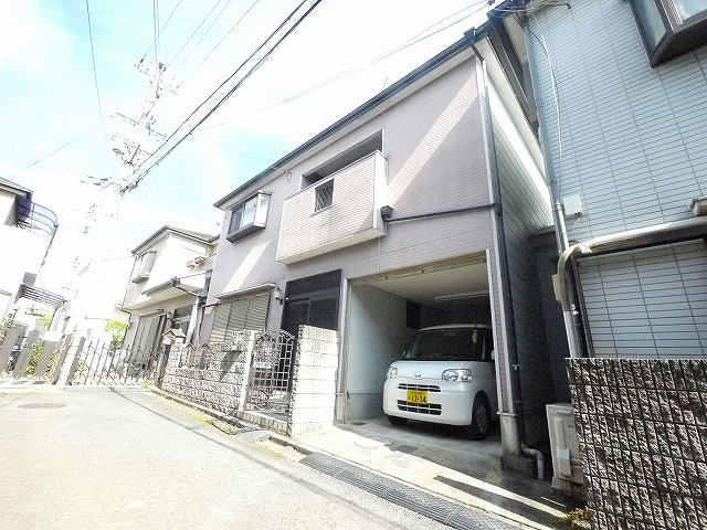 奈良阪町貸家の外観