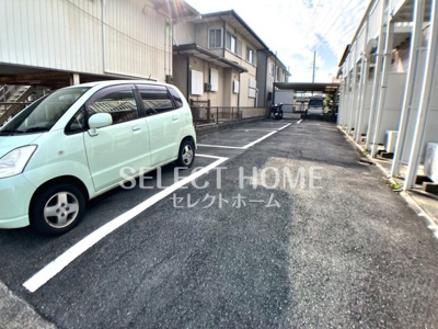 【駐車場】 | ボヌール絆Ⅰ | 車をお持ちの方に嬉しい駐車場付きの物件です