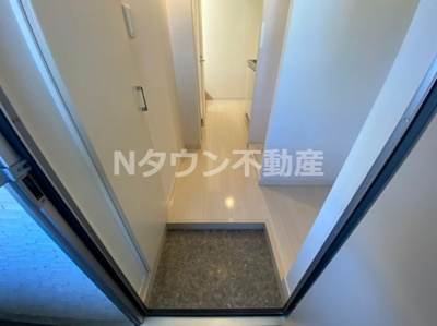 【玄関】 | ヴェリテール本陣 | 明るい玄関です