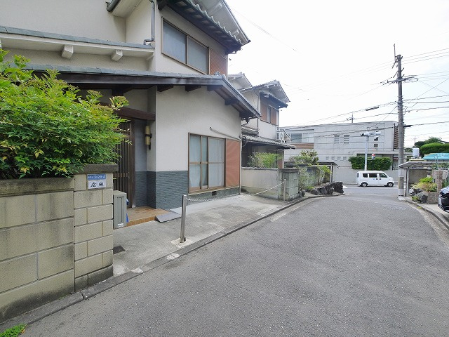 菅野台貸家の駐車場