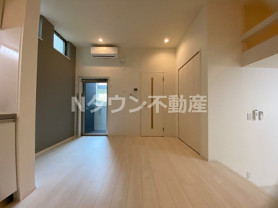 【その他】 | ハーモニーテラス上石川町V | こちらのリビングで趣味の時間をお楽しみください