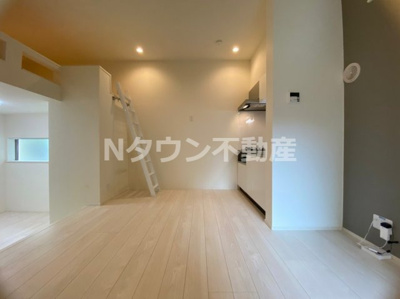 【居間・リビング】 | ハーモニーテラス上石川町V | ゆったりとした居間です