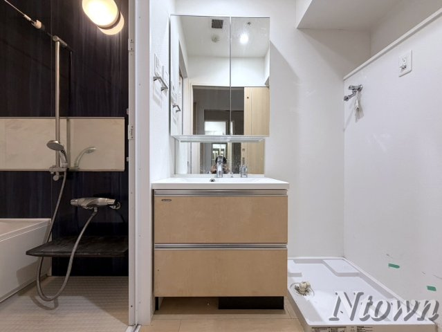 【独立洗面台】 | さくらHills NISHIKI Platinum Residence | 朝の支度にも助かる、独立の洗髪洗面化粧台