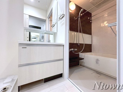 【ロビー】 | さくらHills NISHIKI Platinum Residence | 落ち着いたロビーです