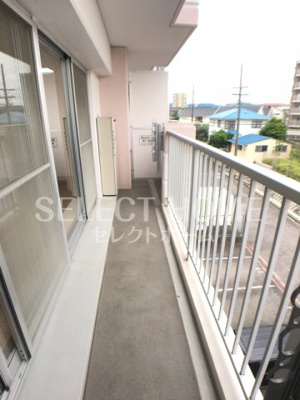 【バルコニー】 | 野本ハイツ駅西 | 同型タイプ開放的で明るい空間を演出してくれるバルコニーです