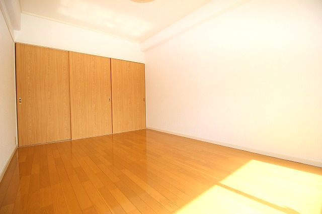 コーポハリマヤⅠの洋室|ゆったりした洋室です