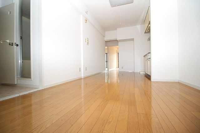 コーポハリマヤⅠの居間・リビング|使いやすい居間です