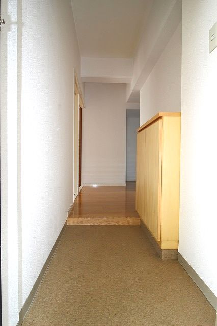 コーポハリマヤⅠの玄関