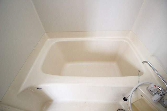 コーポハリマヤⅠの浴室|落ち着いた空間のお風呂です